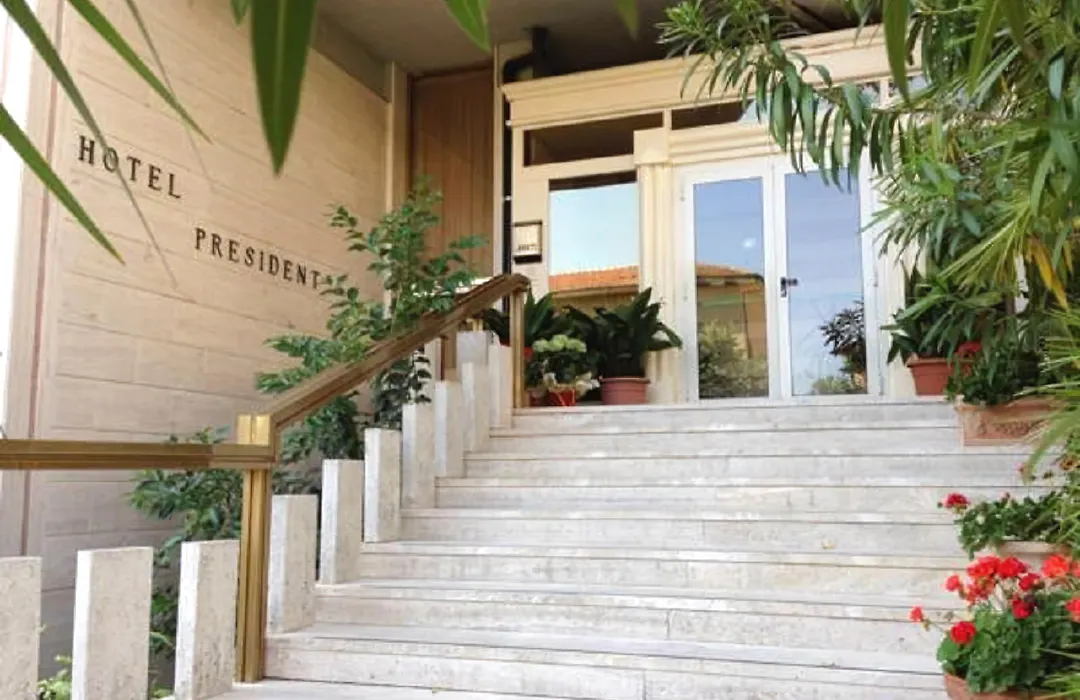 Hotel President-1